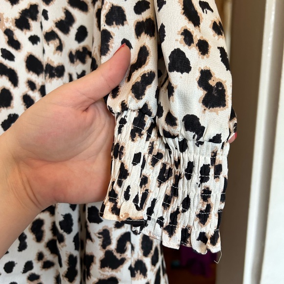 🐆 Express Long Sleeve V-Neck Dress - Size XL - White Leopard - Picture 4 of 7
